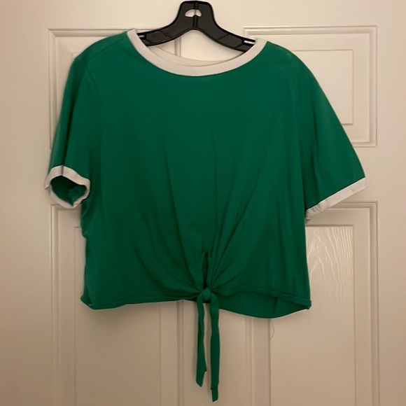 Green, tie crop top! A little on the longer side, plus size 0x from Forever 21+ - Picture 1 of 3